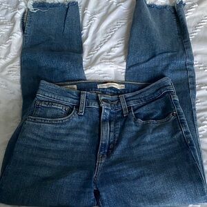 Levi 724 High Rise Straight Jean